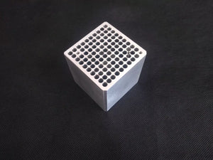 Universal heatsinks for laser diodes, crystals and other applications